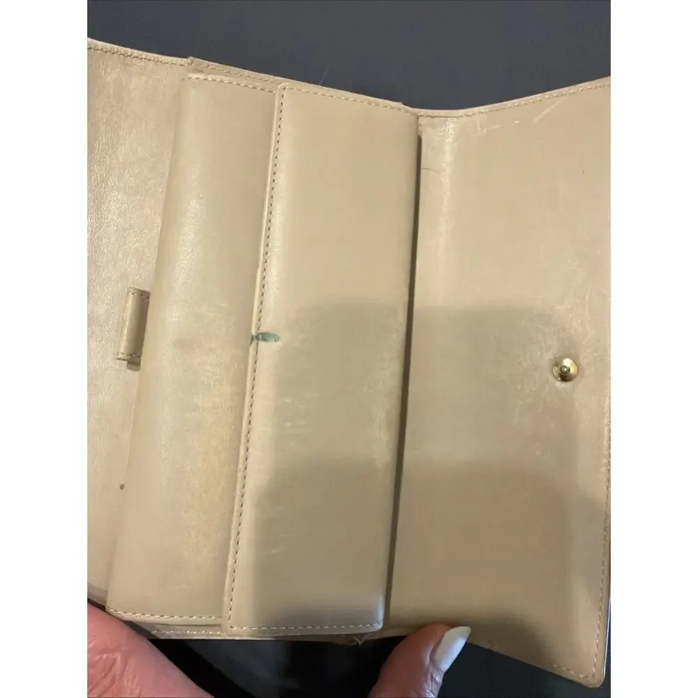 Authentic Louis Vuitton Vernis Sarah Wallet –Beige Monogram Patent Leather